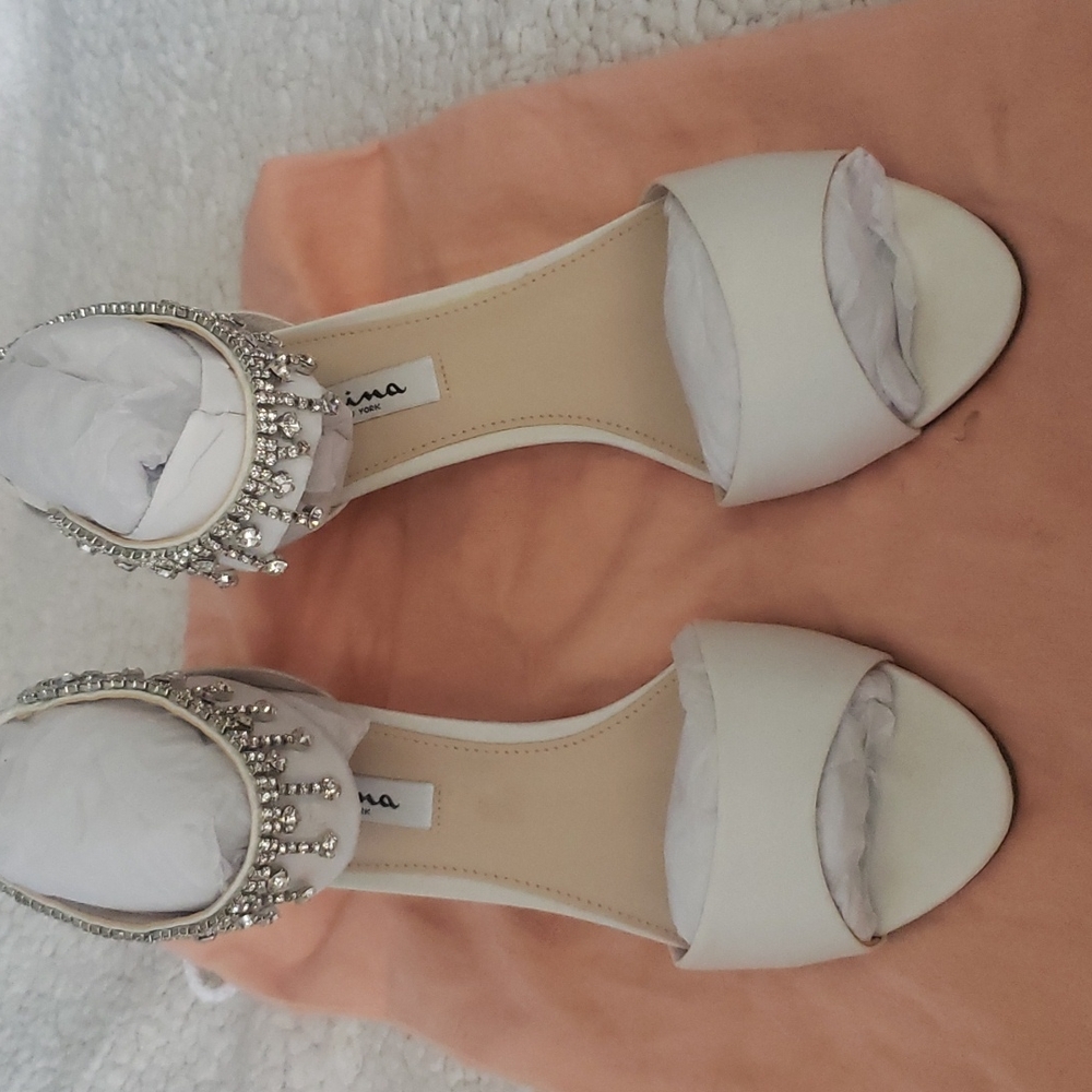NINA FOOTWEAR - LOW OPEN TOE RHINESTONE SHOES Size 9.5 Never worn